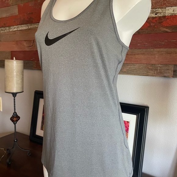 Nike Pro Dri- fit tank top - Picture 2 of 4